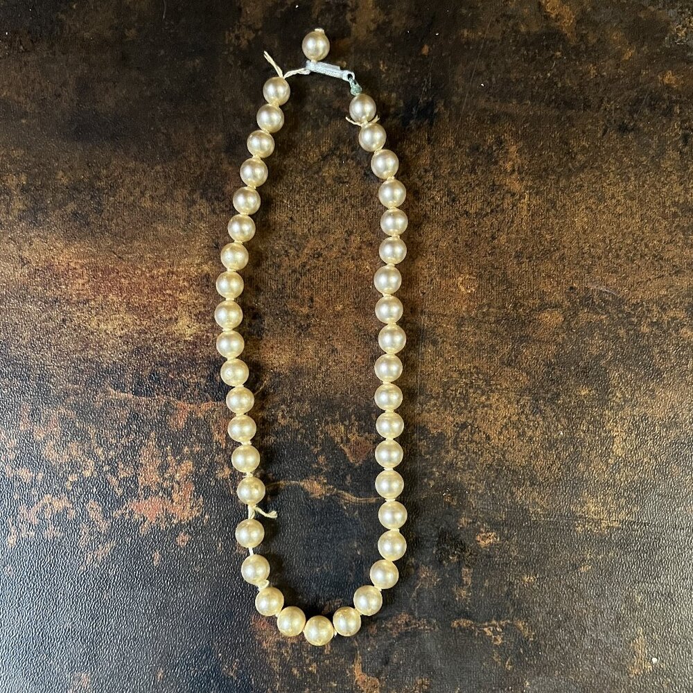 Mixed Lot of 3 Vintage Faux Pearl Necklaces in Various Colors & Conditions - Picture 3 of 10